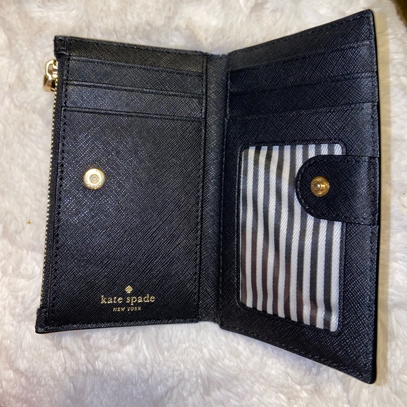 KATE SPADE wallet!! Still looks new!! - Picture 2 of 3